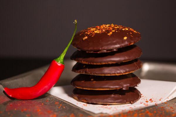 Elisenlebkuchen mit dunkler Schokolade und Chili – Bild 2
